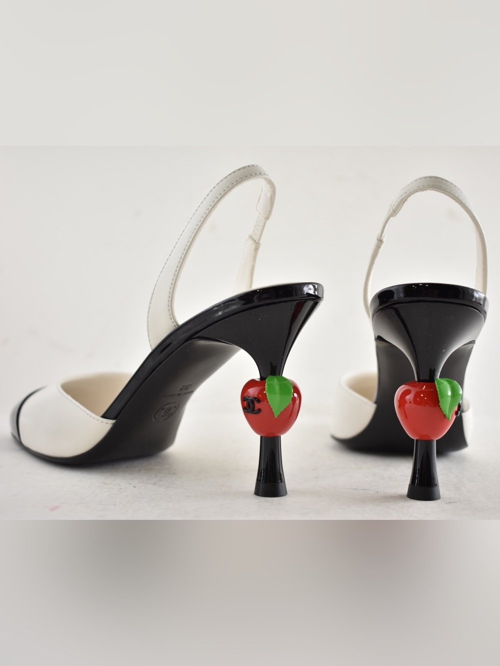 Chanel 26A Metiers Blazy White Black Red Apple Sling CC Slingback Heel Pump 38 - Picture 15 of 16